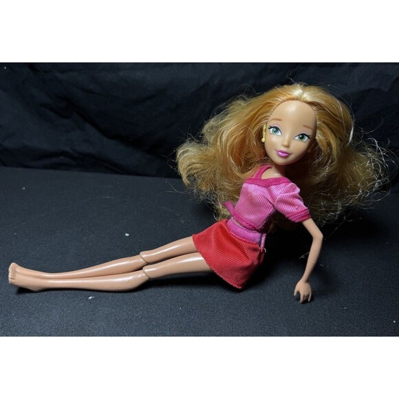 Winx Club Flora Doll by Jakks Pacific Everyday Wear Outfit - Picture 8 of 9